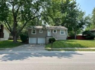 2001 SE 3rd St, Lees Summit, MO 64063
