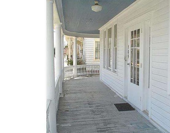 2nd image of 105 S Market St