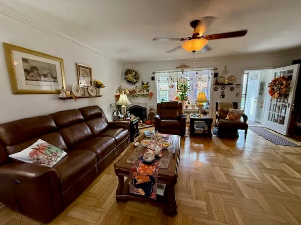 1861 East 32nd Street image 4 of 27