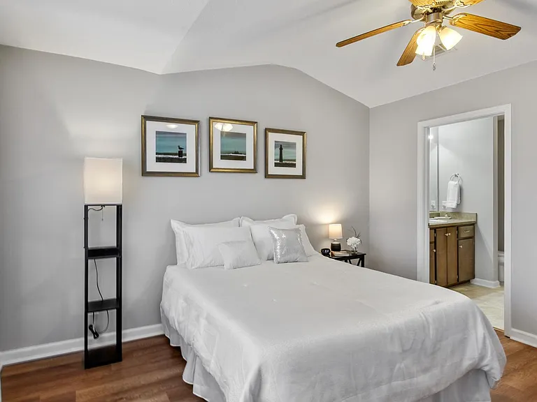 777 King George Blvd #52 — Photo 7