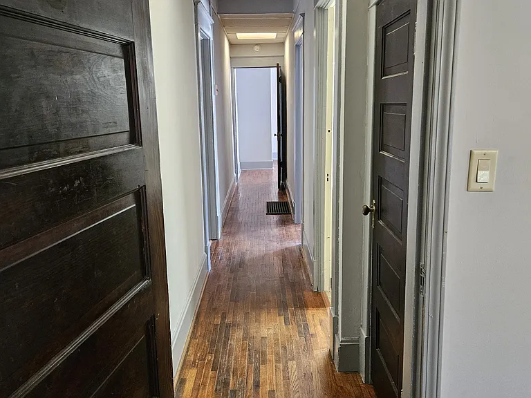 1041 W State St — Photo 11