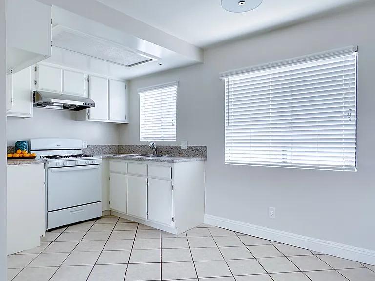 1009 S Benito Ave — Photo 4