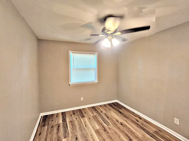 1504 Oakwood Ave NE — Photo 7