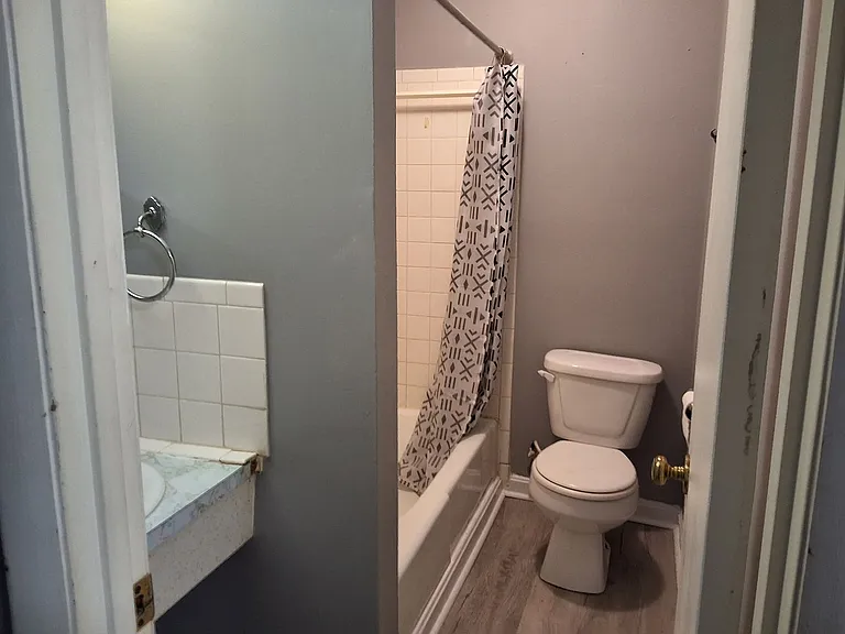 1090 Evelyn Dr — Photo 9