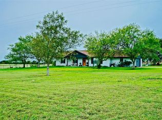 636 Vasut Rd, Fayetteville, TX 78940