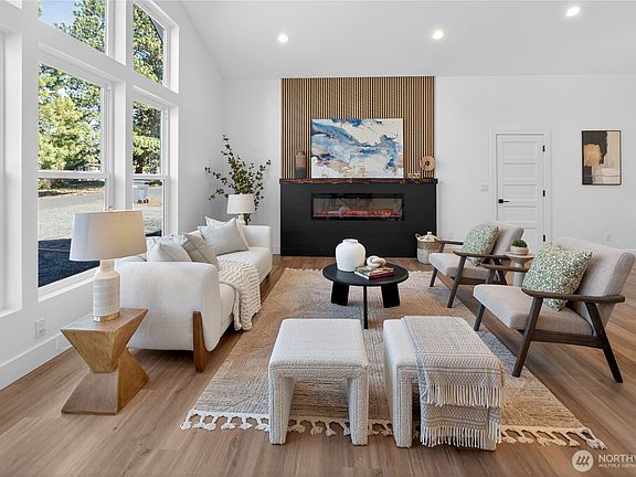 4th image of 391 Ridge Loop Road