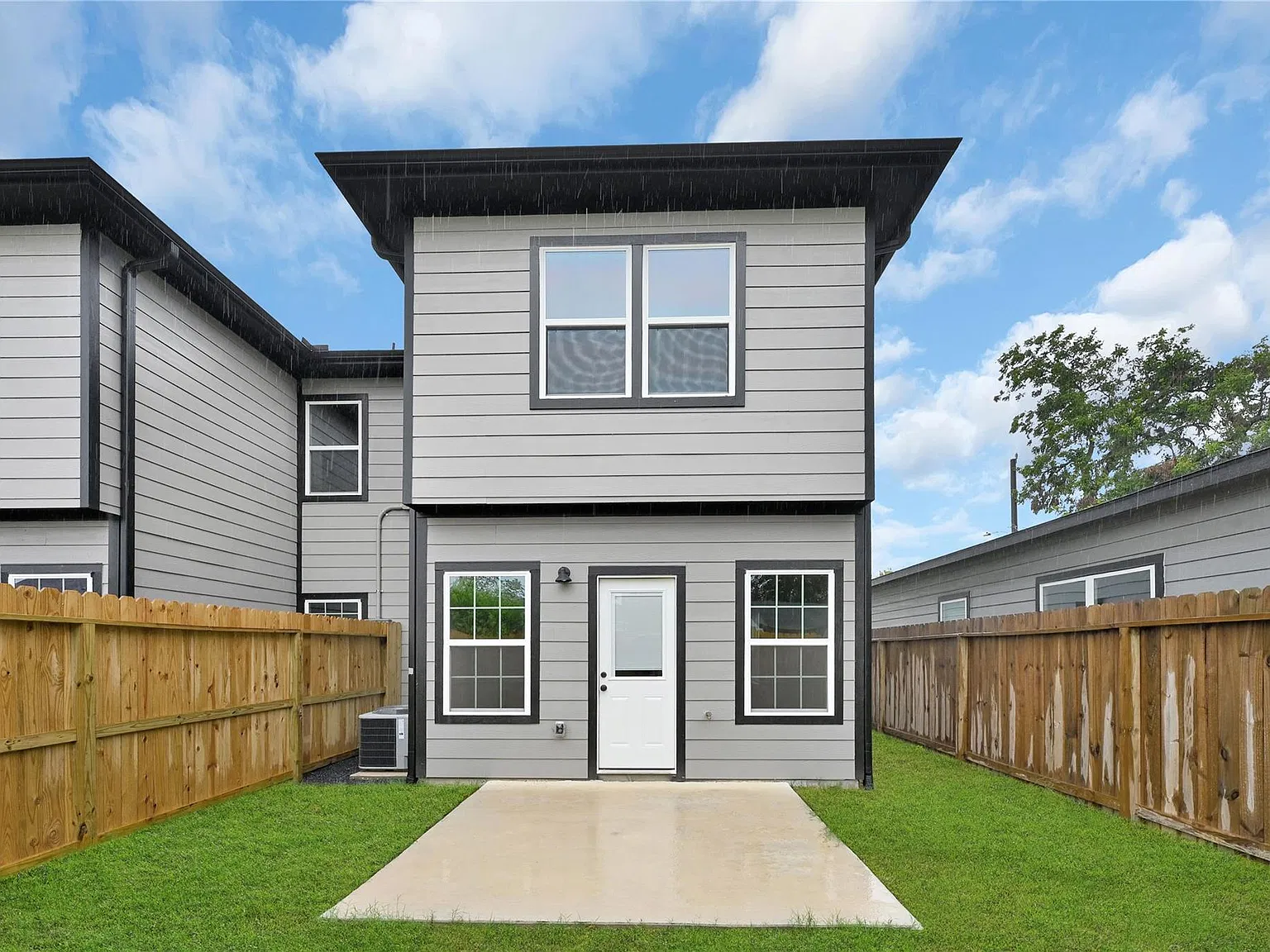 3 bed, 2.5 bath, 1607 sqft, $1,949 — Photo 1