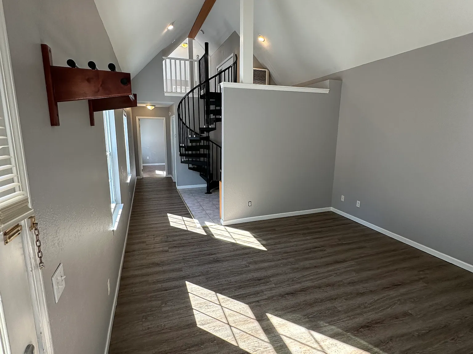 1 bed, 900 sqft, $1,400 — Photo 3