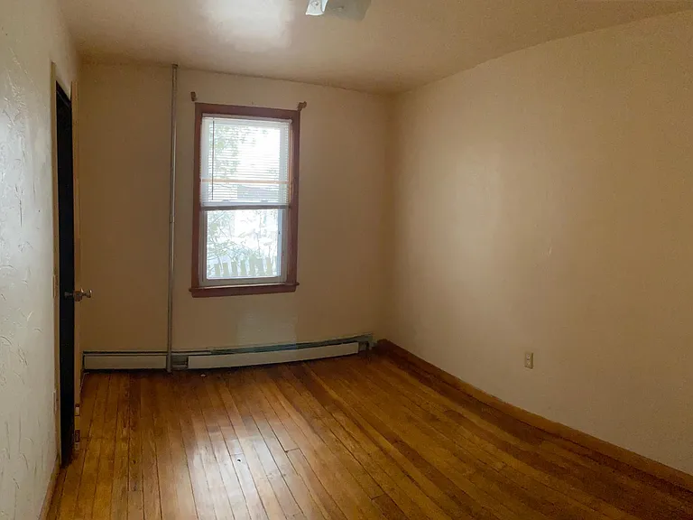 102 W Union St #DOWNSTAIRS — Photo 4