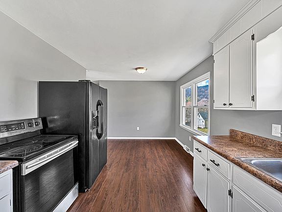 5th image of 1378 Craig Robertson Rd SE