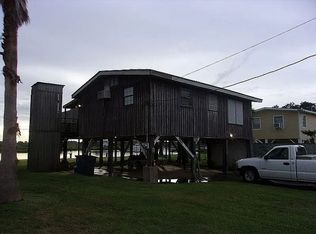 5028 Scenic Dr, Dickinson, TX 77539