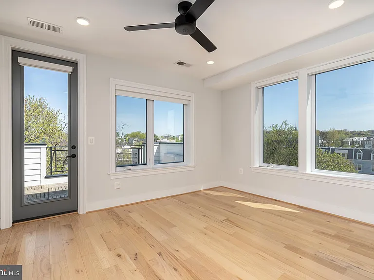 811 Upshur St NW #Penthouse 10 — Photo 20