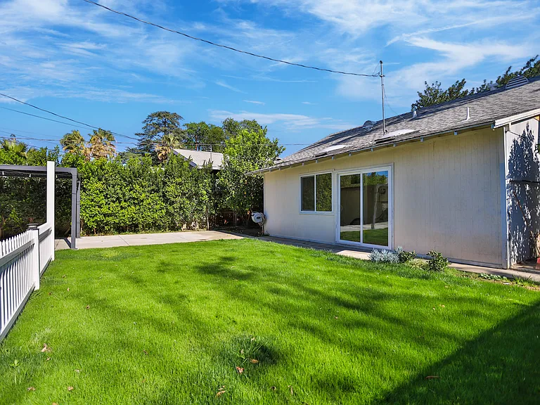 3031 Chestnut St — Photo 30