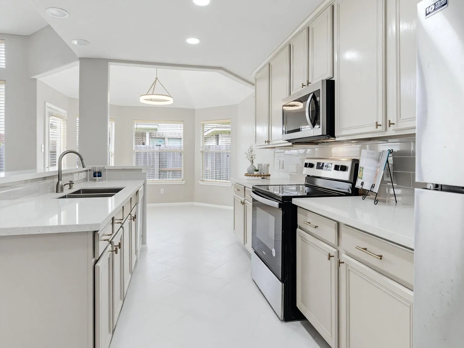 3 bed, 2.0 bath, 2236 sqft, $2,500 — Photo 4