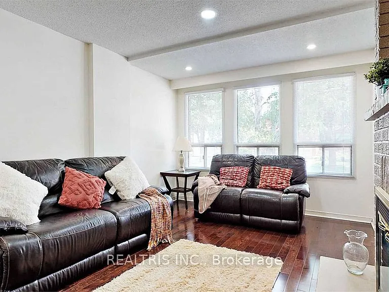 68 Gretman Cres — Photo 15