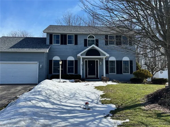 6045 Lisi Gardens Dr, North Syracuse, NY 13212