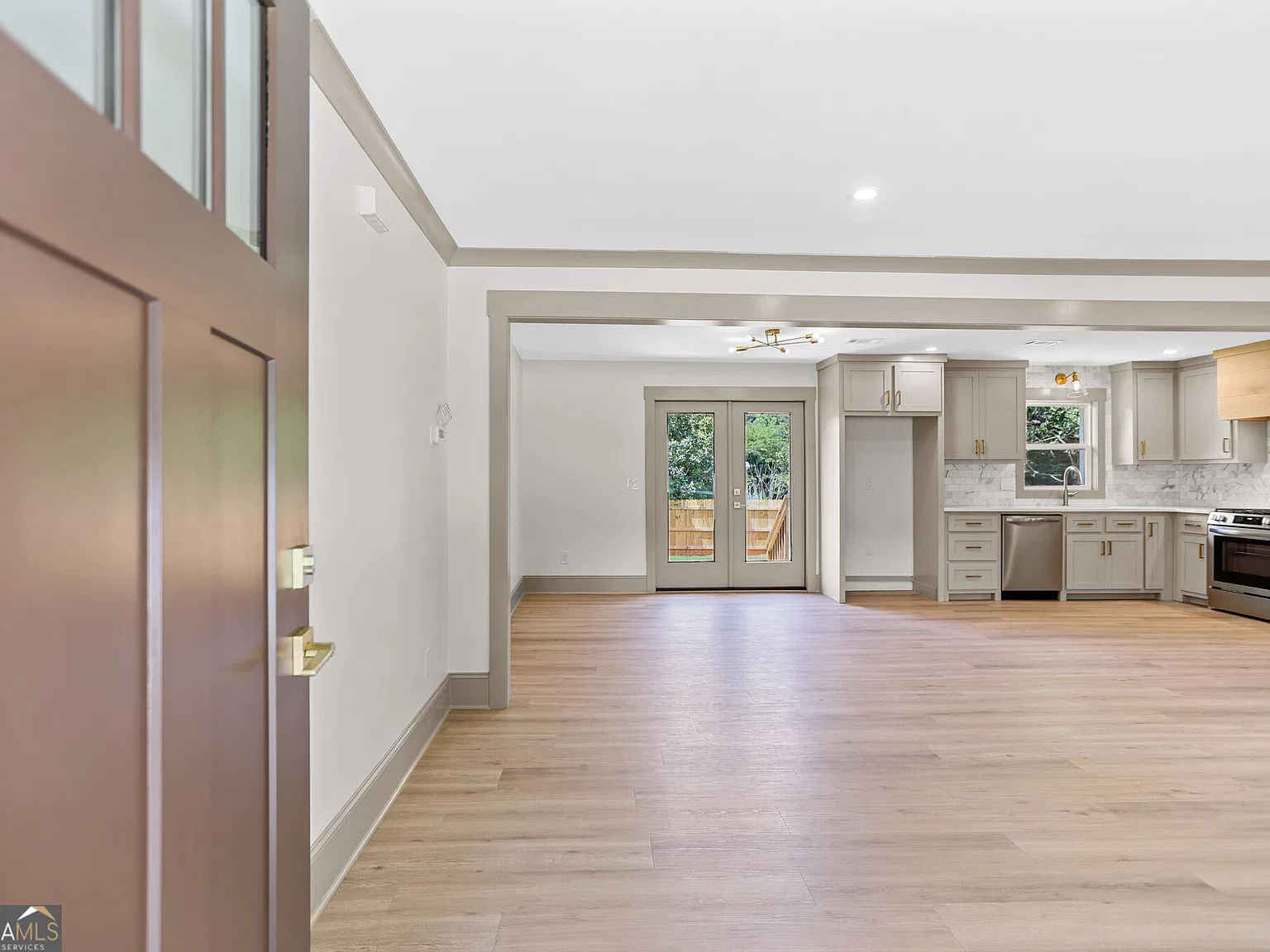 4 bed, 3.0 bath, 1752 sqft, $3,000 — Photo 2