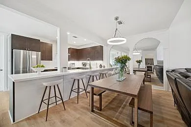 3 bed, 2.5 bath, 2056 sqft, $6,000 — Photo 3