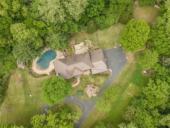 2nd image of 4045 Fleur De Lis Dr