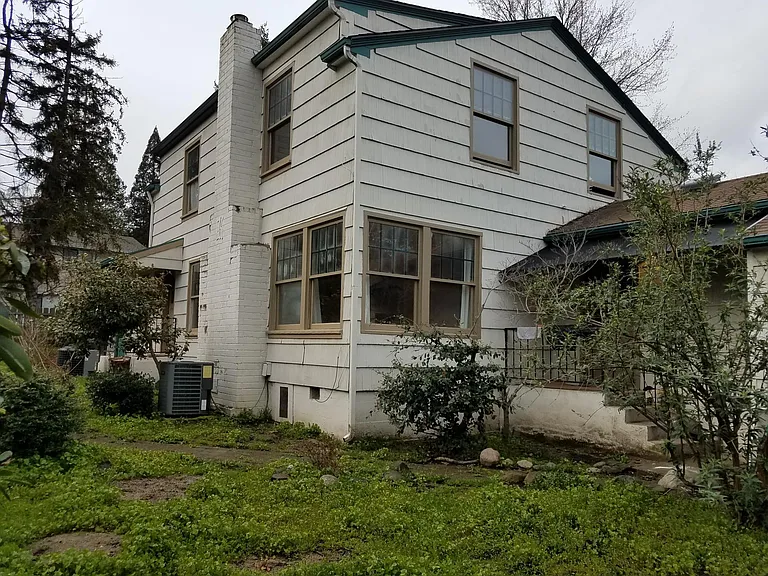 678 Normal Ave — Photo 1