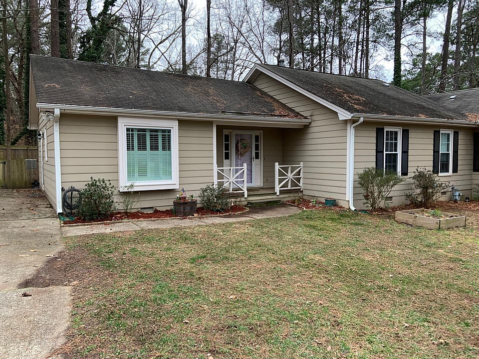 Flintwood resides on a cul de sac in the ideal location in North Raleigh.
