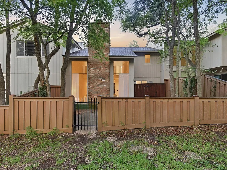 8300 Summer Place Dr — Photo 17