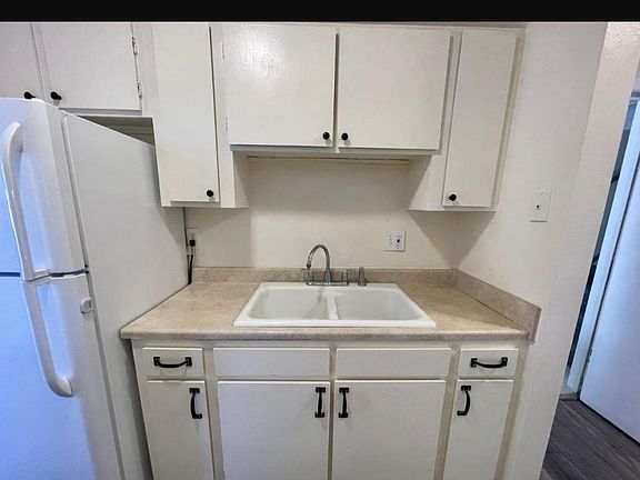 2nd image of 4290 Loomis Ave APT 1