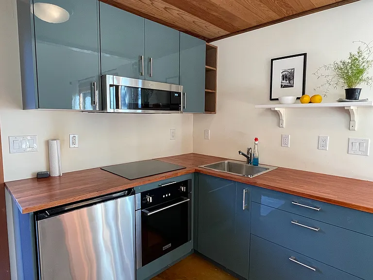 1629 Posen Ave #B — Photo 4