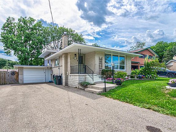 2nd image of 104 Springbank Cres
