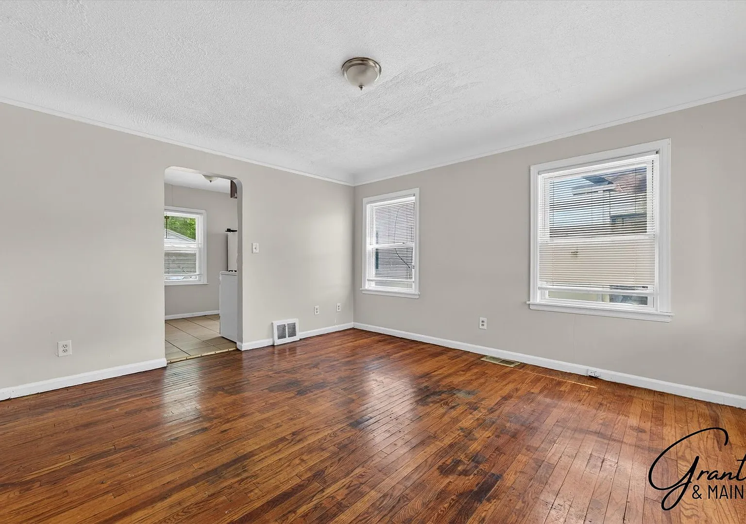 $1200 2 bedroom ranch — Photo 2