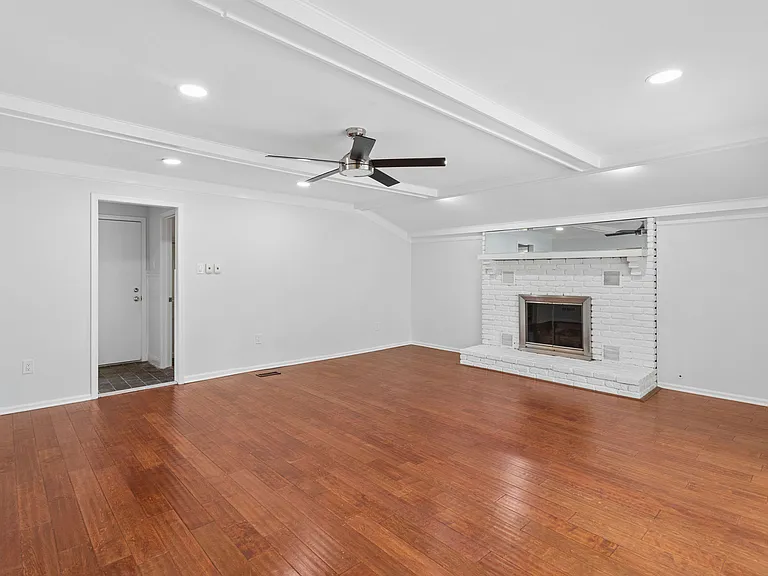 306 Candlewood Ln — Photo 14