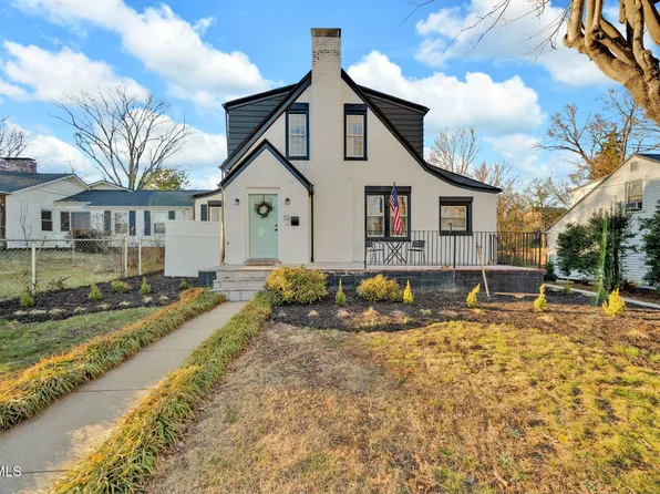 113 E 10th Ave, Johnson City, TN 37601