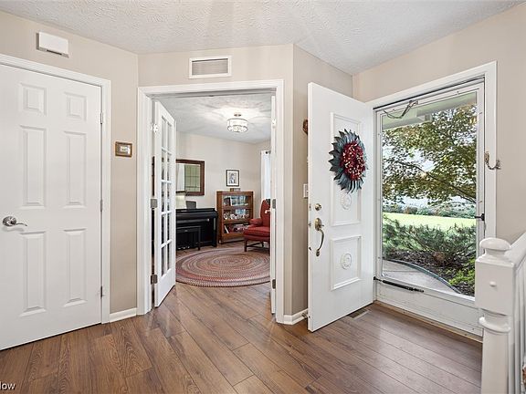 4th image of 225 Westwind Dr Unit 16