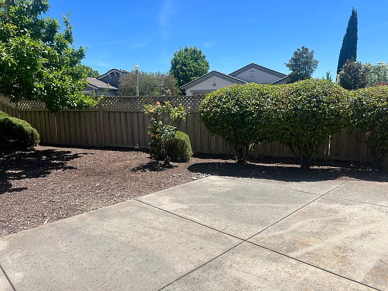 1205 Shadow Glen Ln — Photo 50