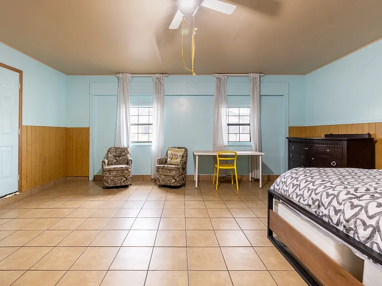 2202 Oxford Blvd — Photo 35