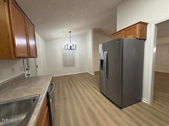 5th image of 371 Mockingbird Pl
