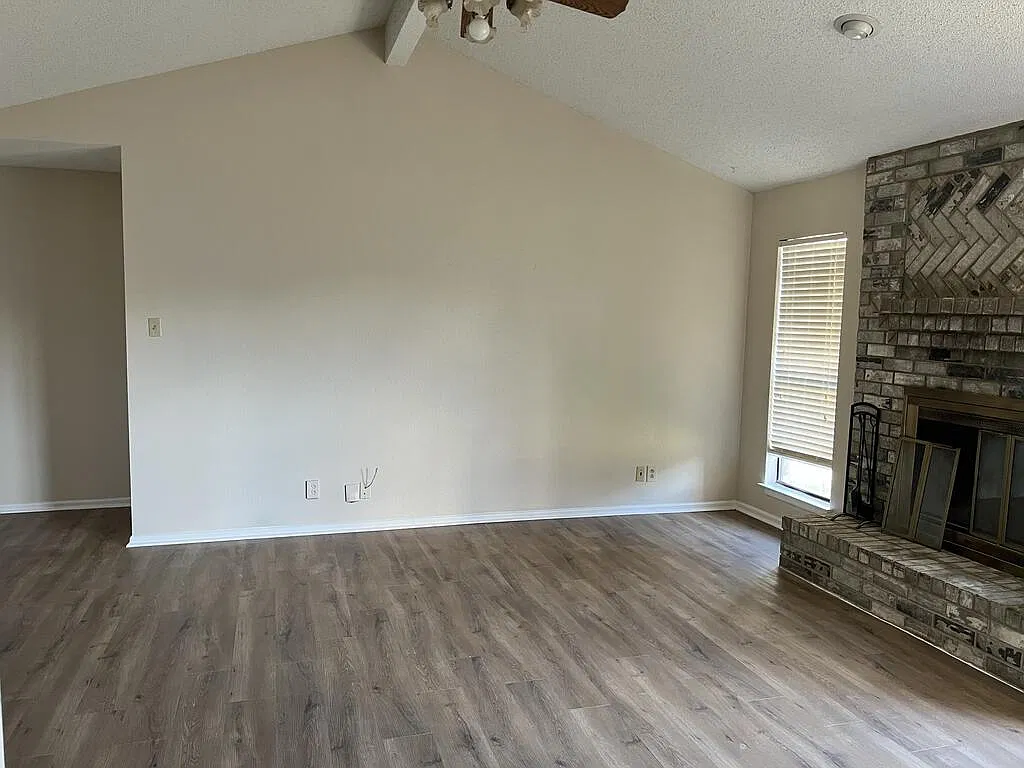 3 bed, 2.0 bath, 1363 sqft, $2,175 — Photo 2