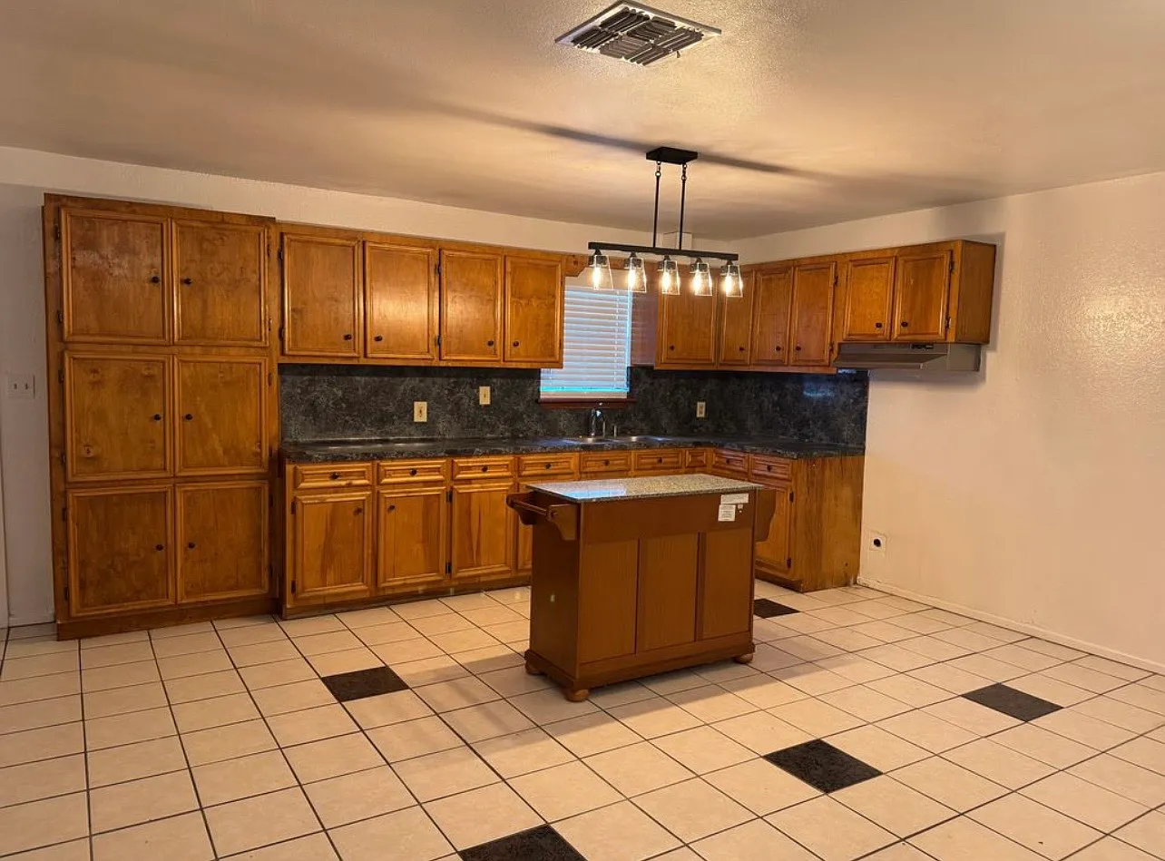 4 bed, 1603 sqft, $1,590 — Photo 2