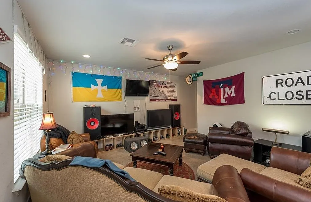 5 bed, 4.5 bath, 2142 sqft, $2,900 — Photo 4