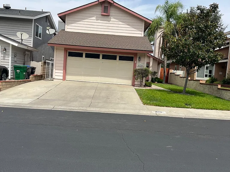 675 Lantana St — Photo 2