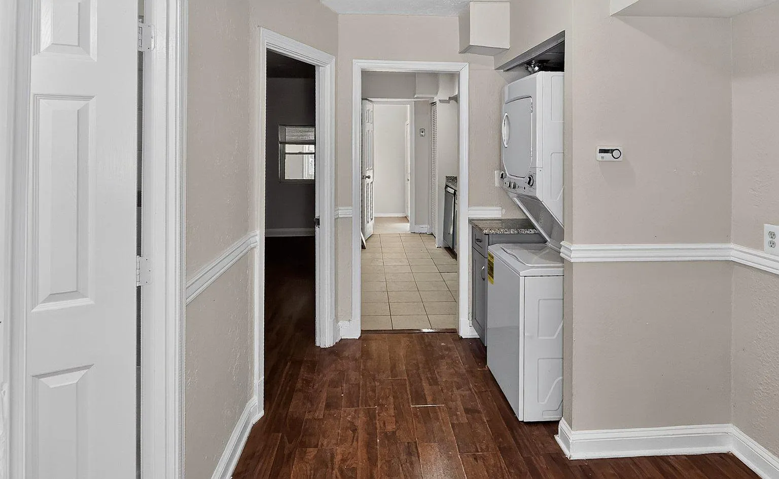 2 bed, 1.0 bath, 3210 sqft, $1,800 — Photo 4