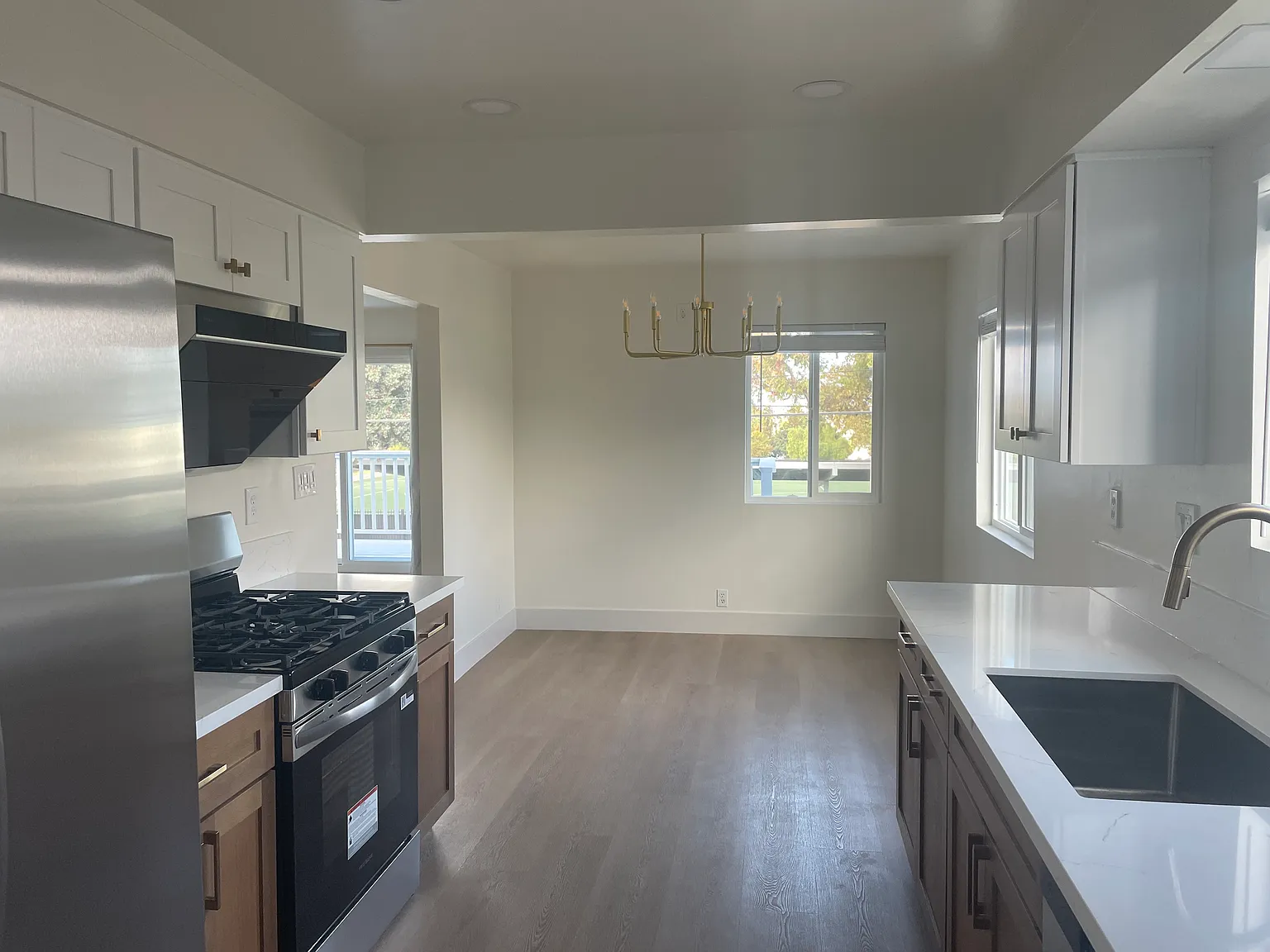 3 bed, 1430 sqft, $4,949 — Photo 3
