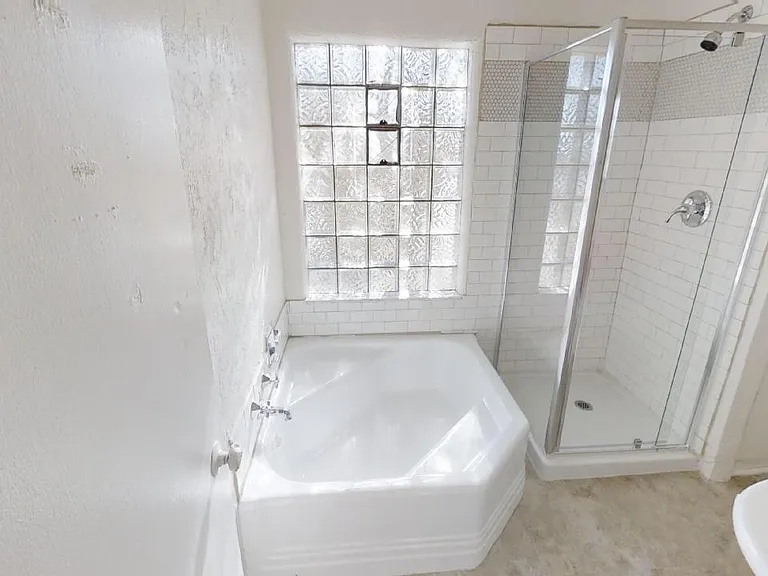 Super Cool Mid-Century Modern East Nob Hill Penthouse Suite with Views — Photo 14