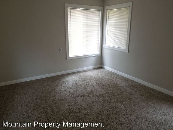 4th image of 24032 Wildwood Ln