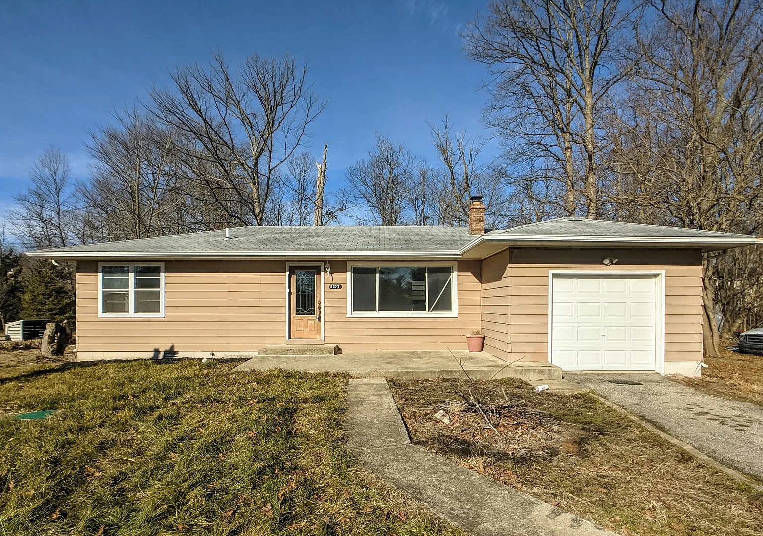 Adorable 3 bed 1 bath home in Greenwood! — Photo 1