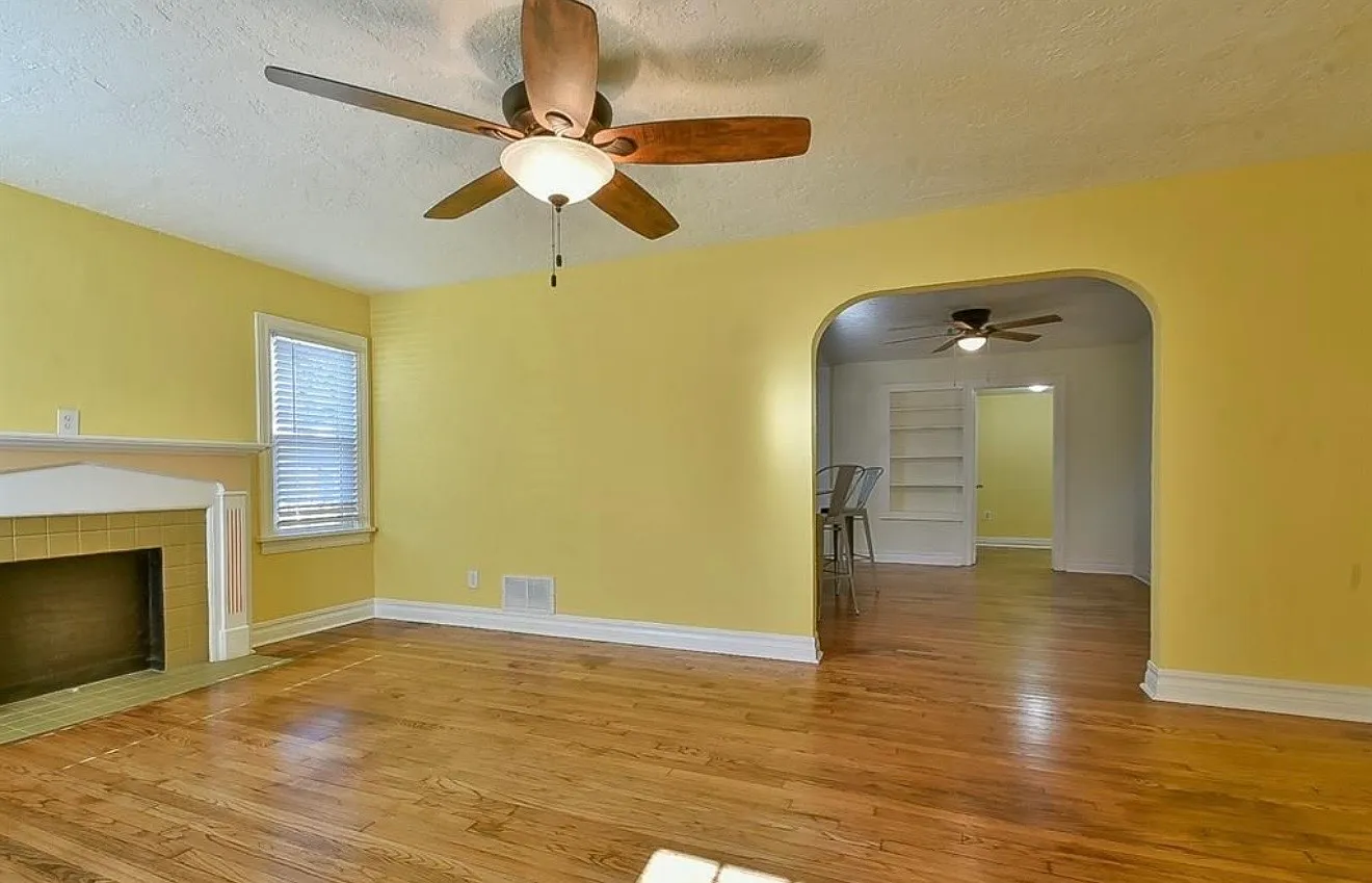 3 bed, 1029 sqft, $1,600 — Photo 3