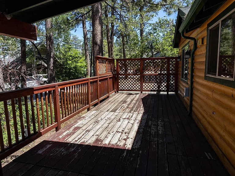 560 Temple Ln — Photo 2