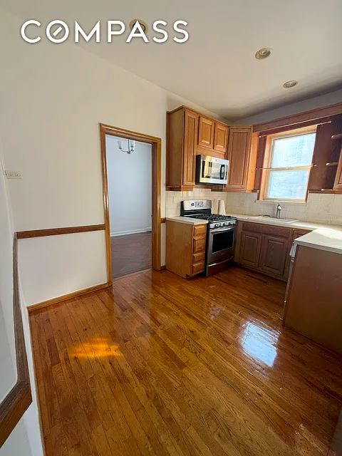 2 bed, 1.0 bath, $2,500 — Photo 3
