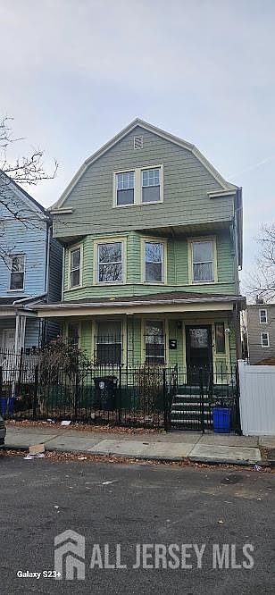 1st image of 212 3rd St