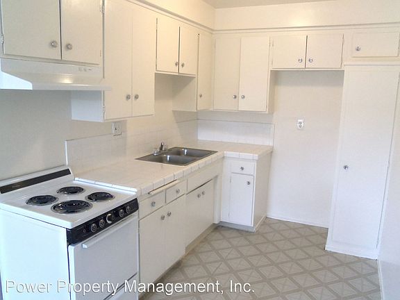 3rd image of 13637 Cordary Ave APT 32